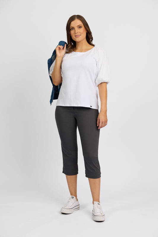 Vassalli Amora mid rise 3/4 pull-on pants with an elastic waistband and a double hem with a notched split at the ankle