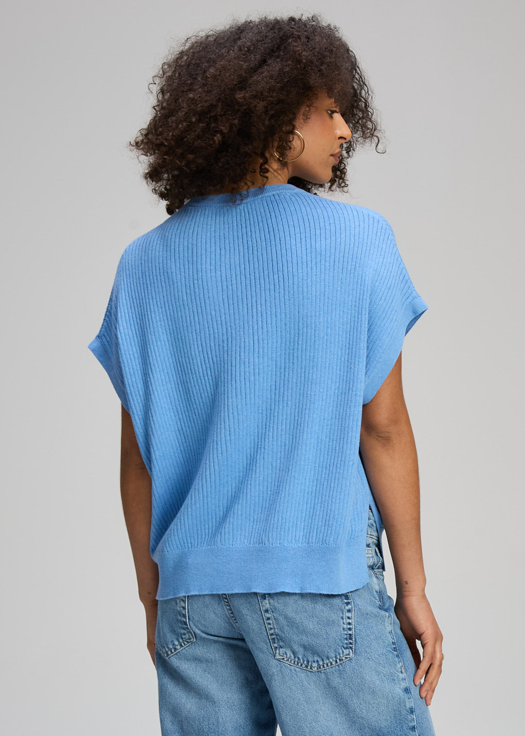 Sleeveless Crew Essential
