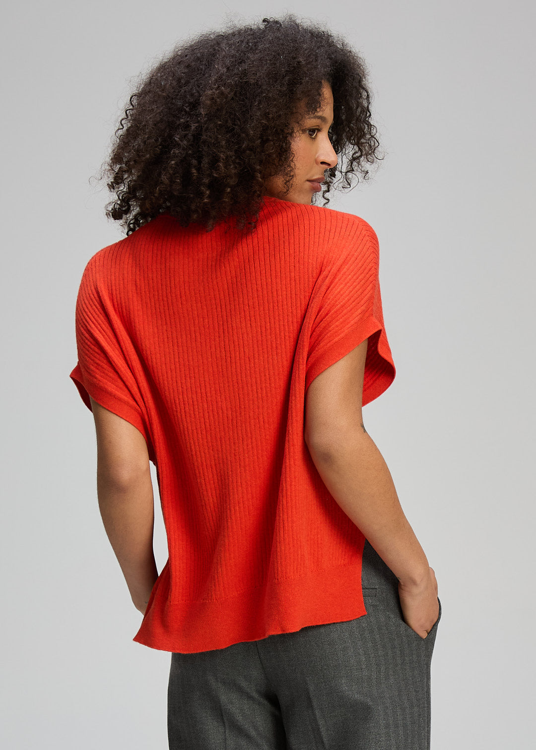 Sleeveless Crew Essential