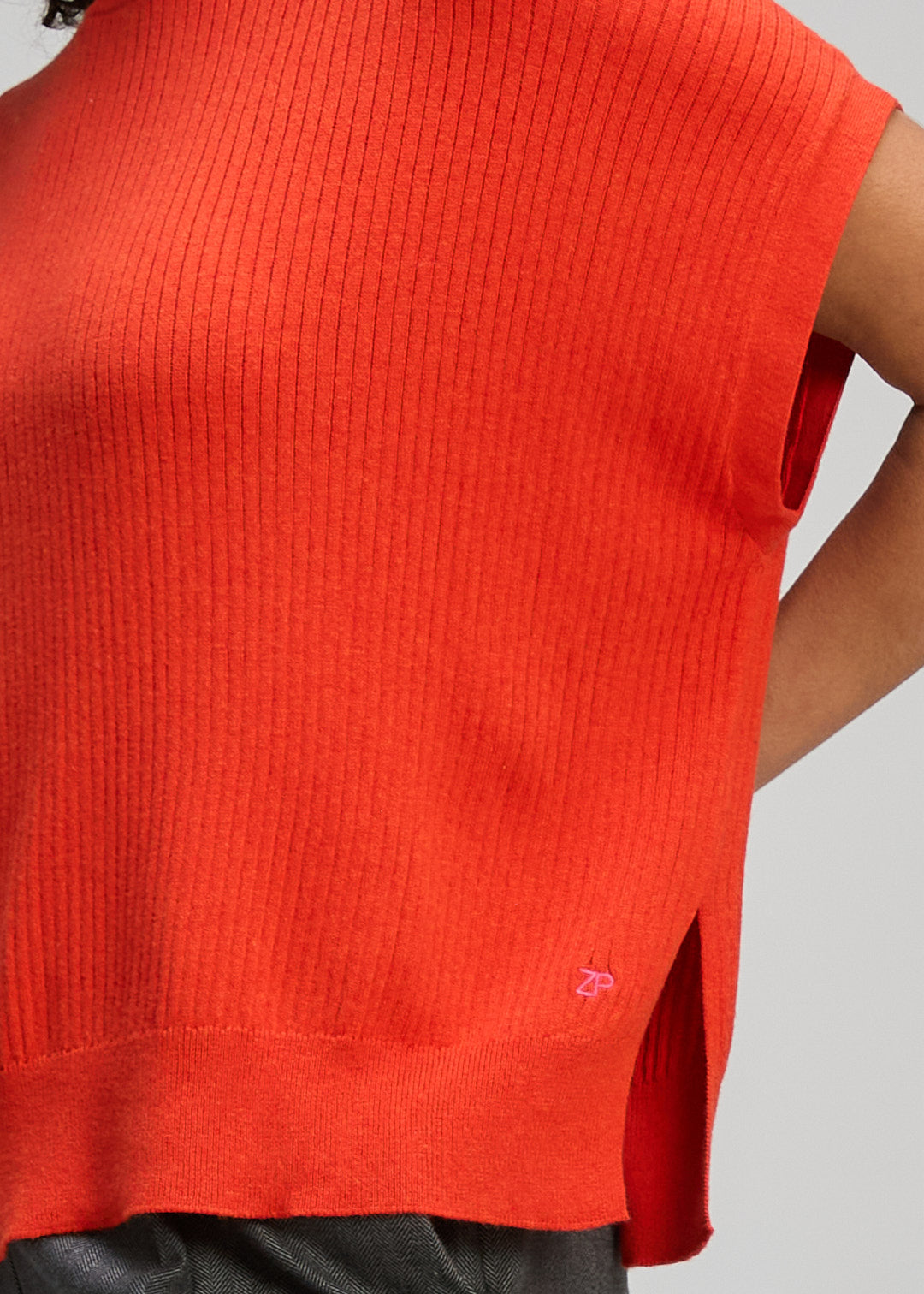 Sleeveless Crew Essential