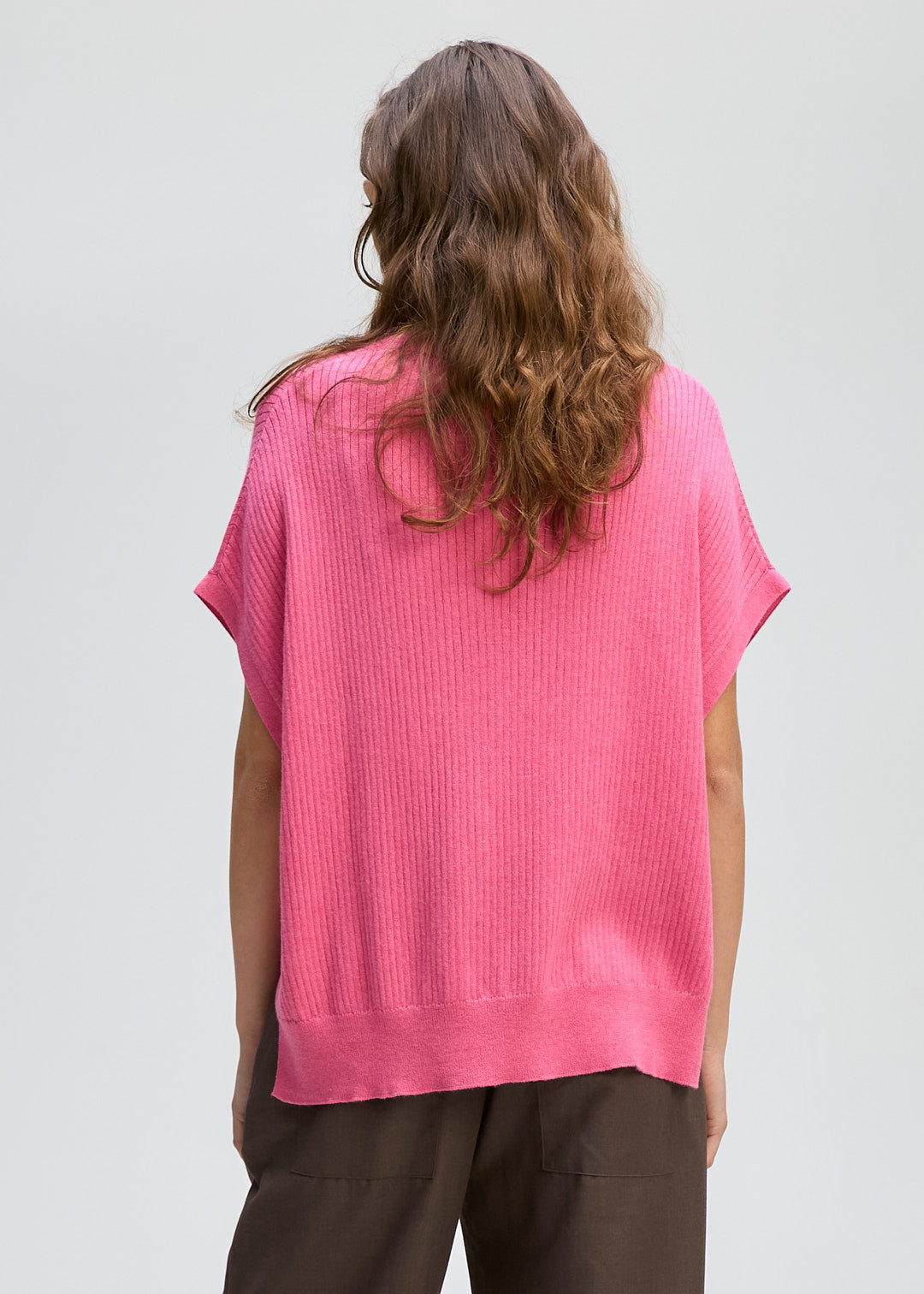Sleeveless Crew Essential