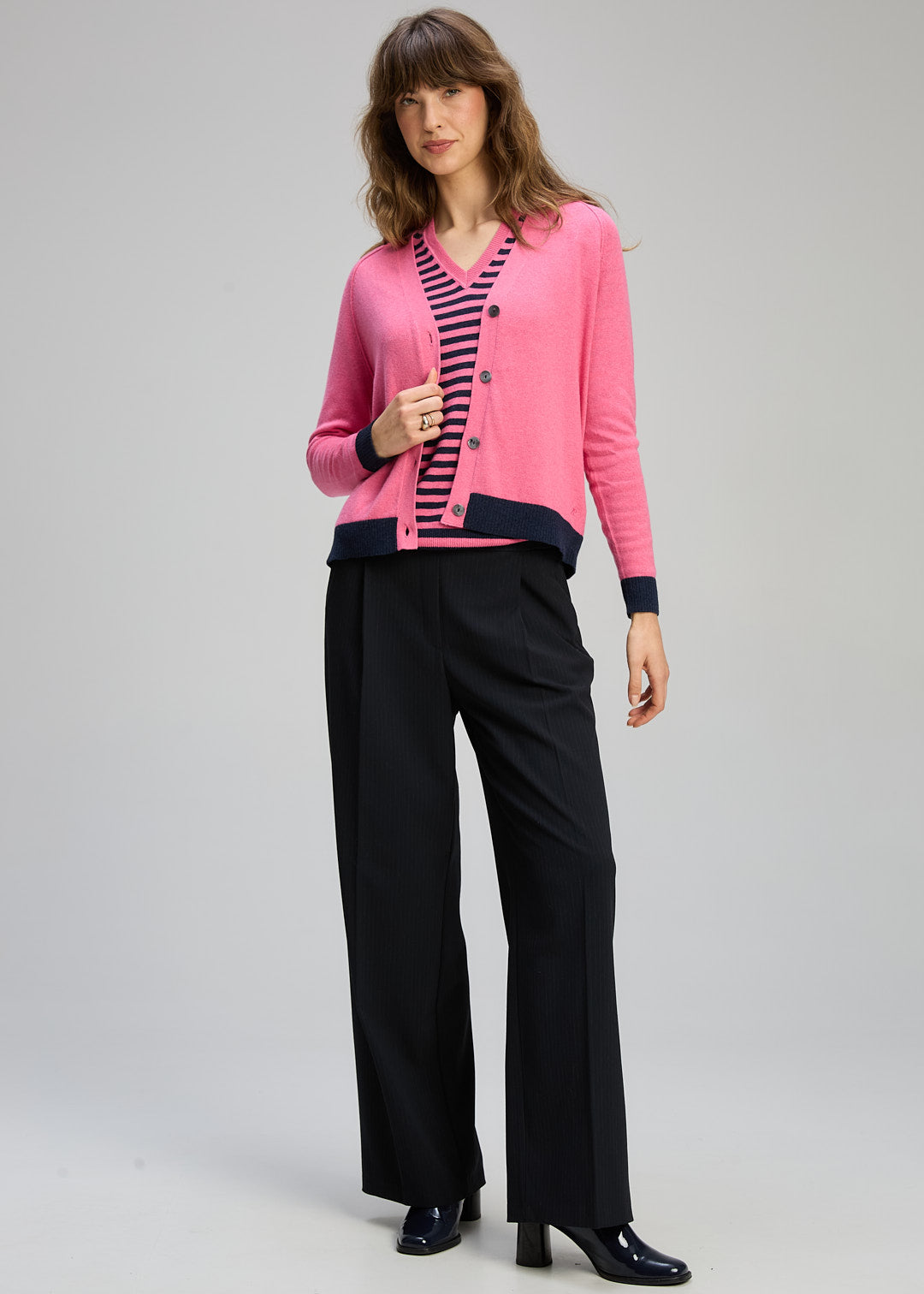 V Neck Cardi Essential