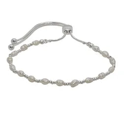 Bracelet with white pearls and silver beads on a silver chain, with adjustable bead sliders
