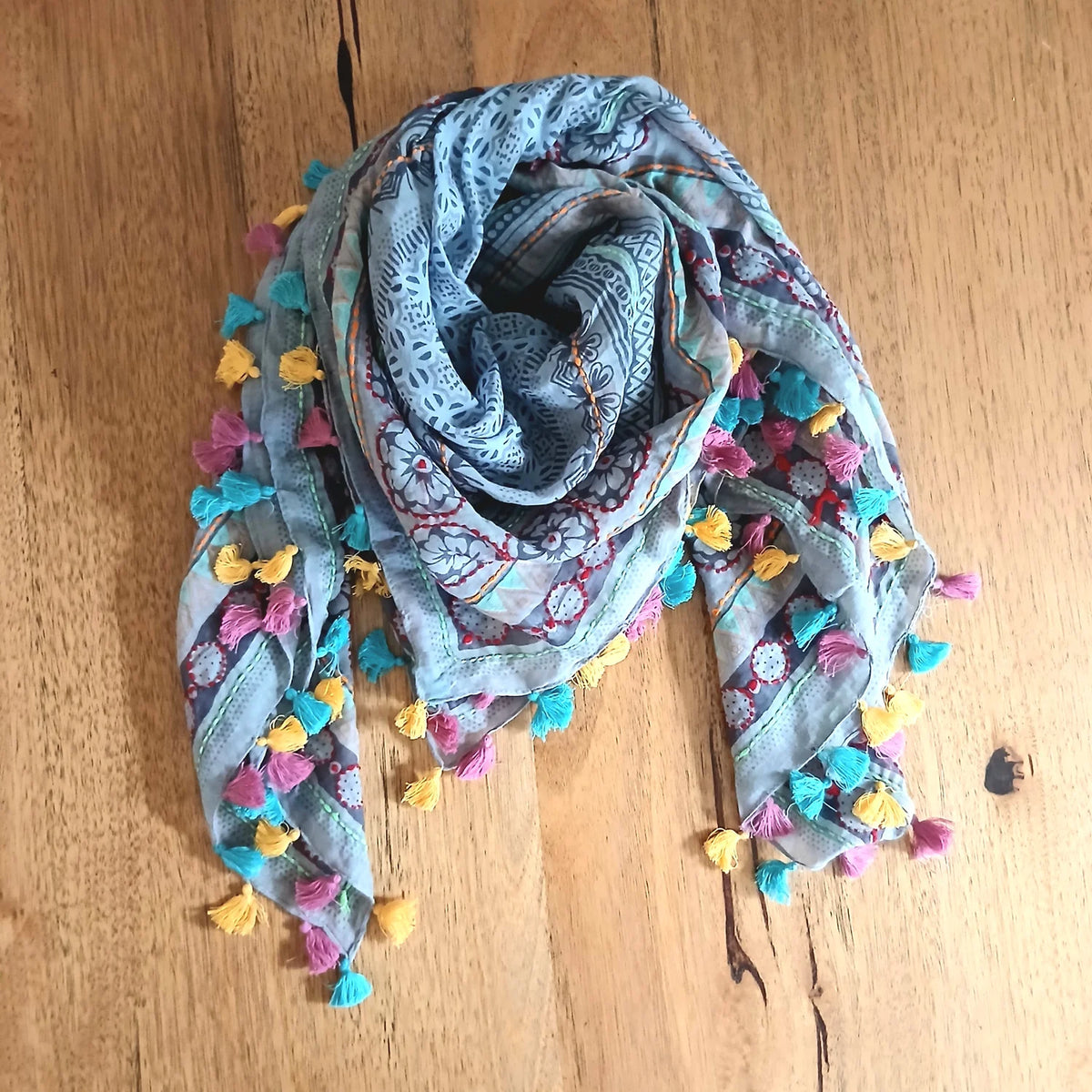 Scarf W Pompom
