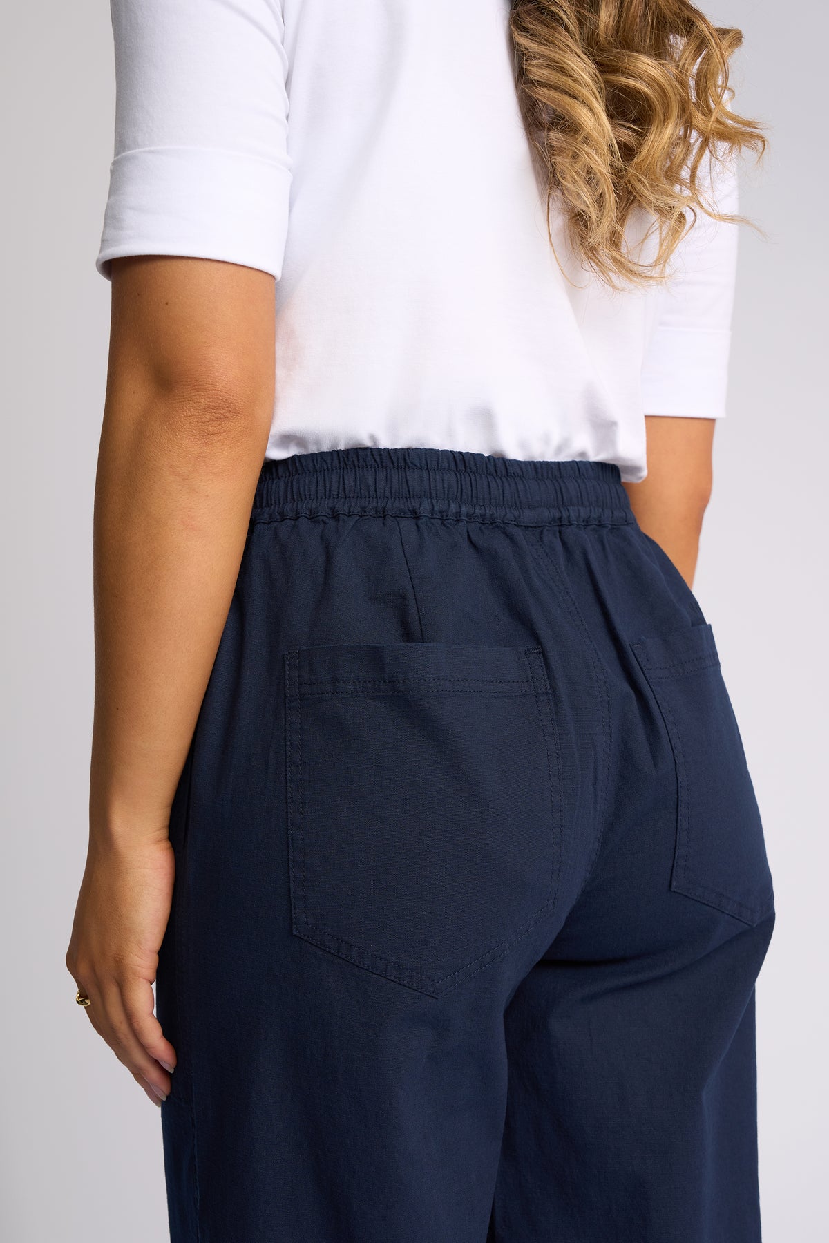 Dione Pant