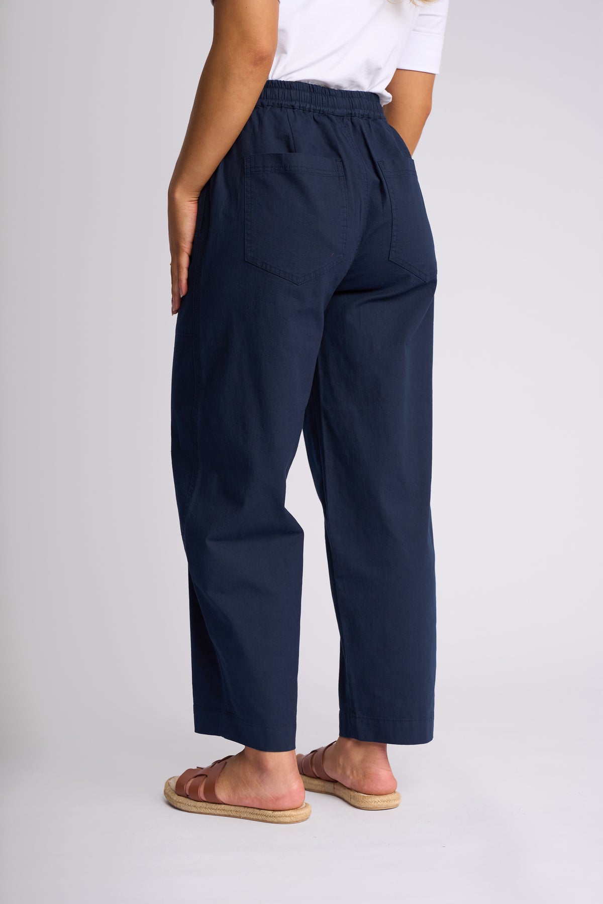 Dione Pant