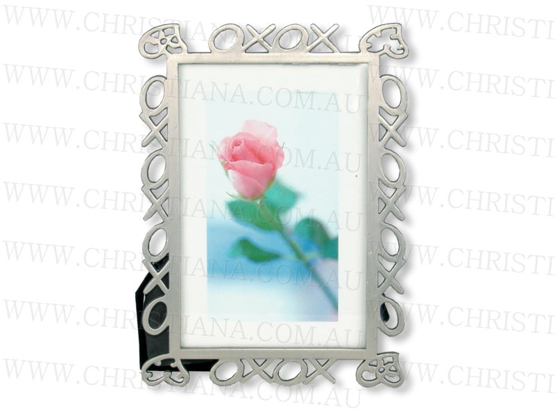 Antique pewter photo frame in a silver finish, sized for a 10x15cm photo